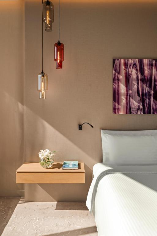 Premium King Room - Image 7