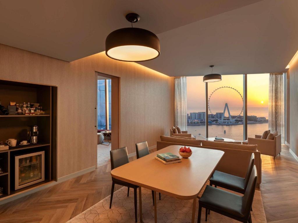 Premium One-Bedroom Suite - Image 18