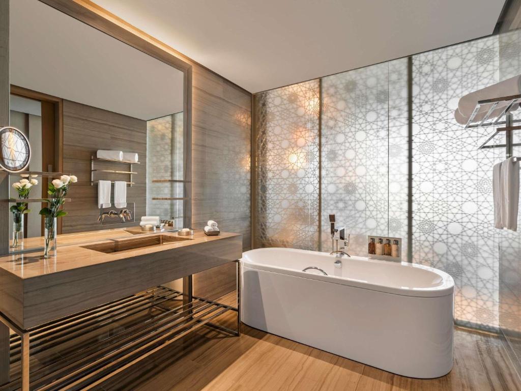 Premium One-Bedroom Suite - Image 21