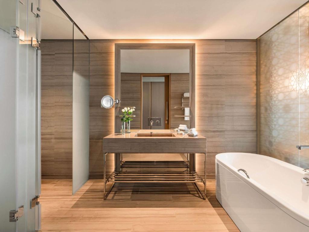 Premium One-Bedroom Suite - Image 22