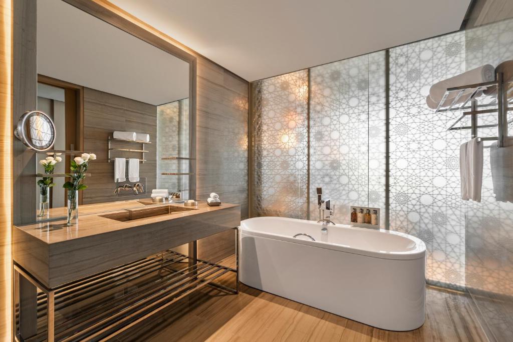 Premium One-Bedroom Suite - Image 3