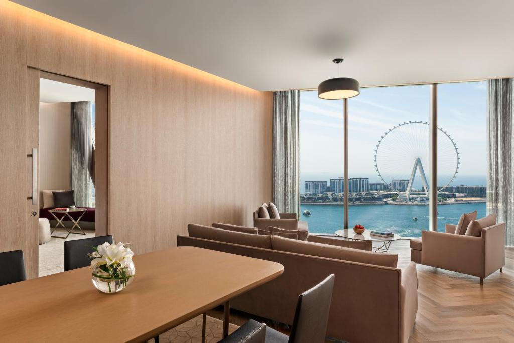 Premium One-Bedroom Suite - Image 6