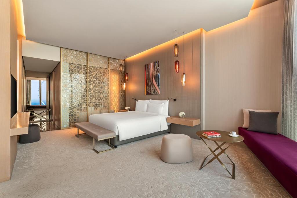 Premium One-Bedroom Suite - Image 9