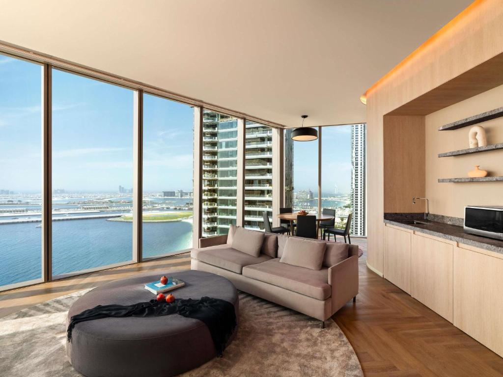 Two Bedroom Premium Suite - Image 25