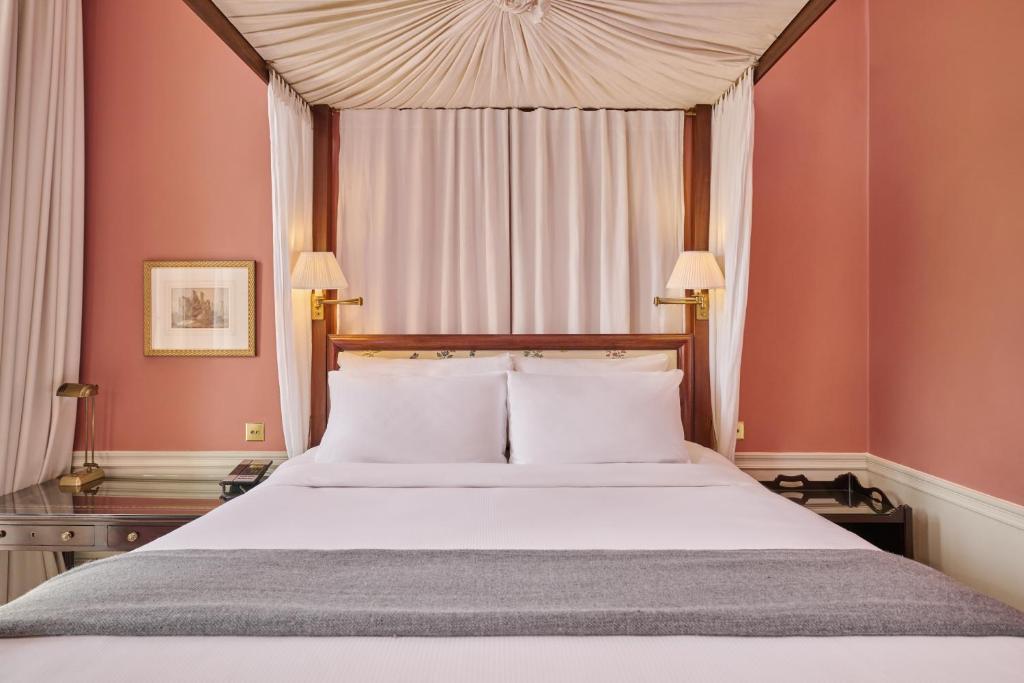 Suite with Balcony - Image 3