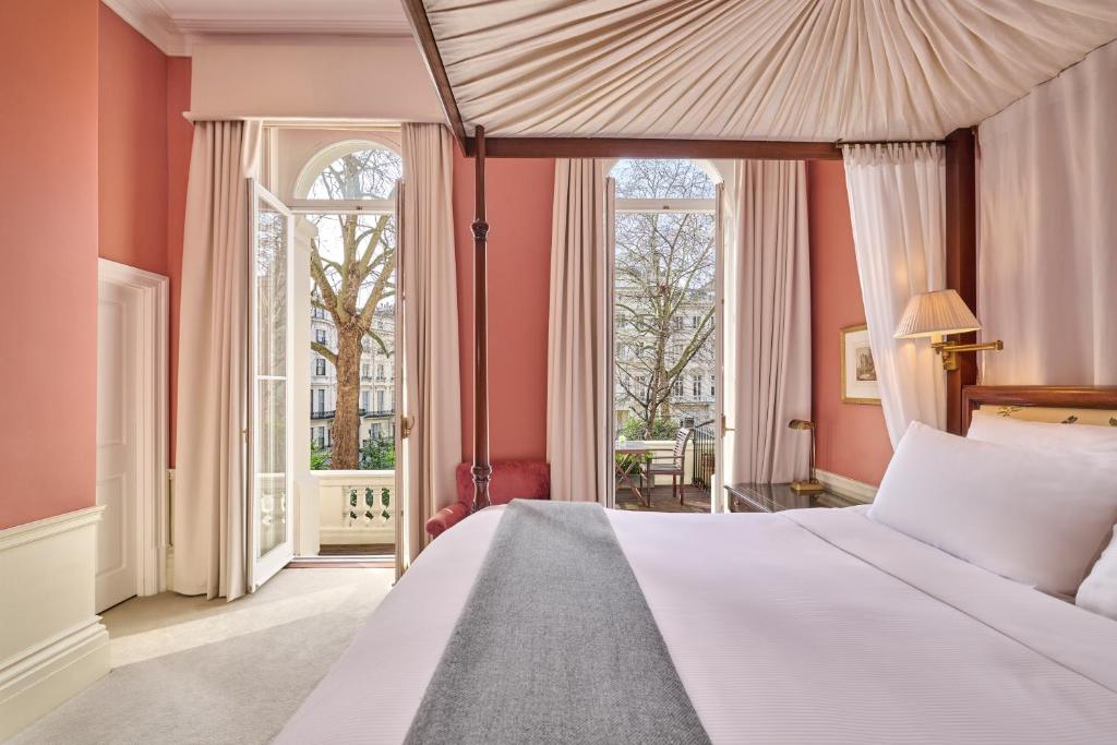 Suite with Balcony - Image 4