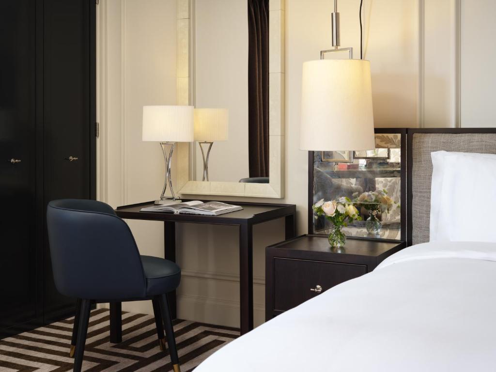 Deluxe King Room - Image 1