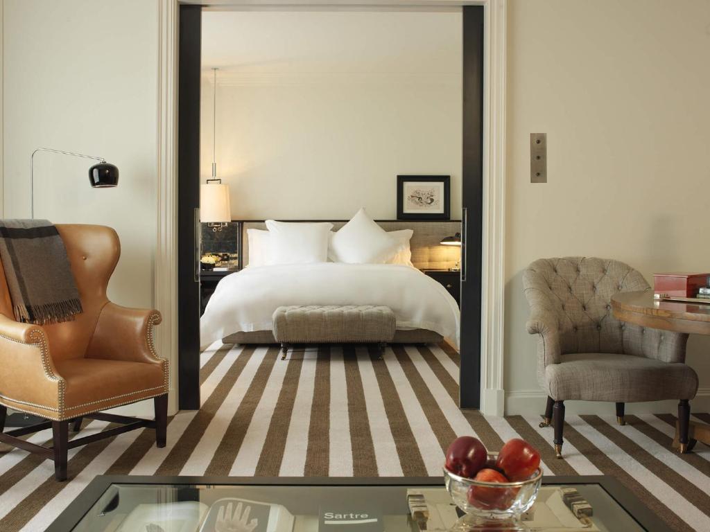 Deluxe Suite - Image 2