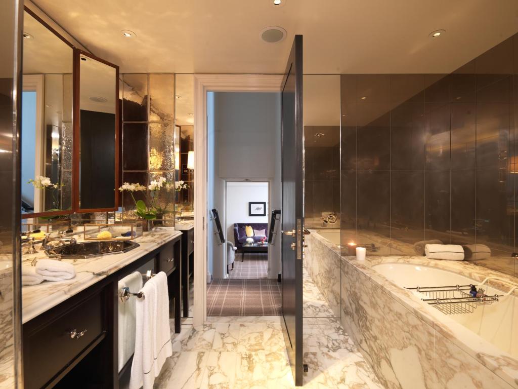 Superior Suite - Image 2