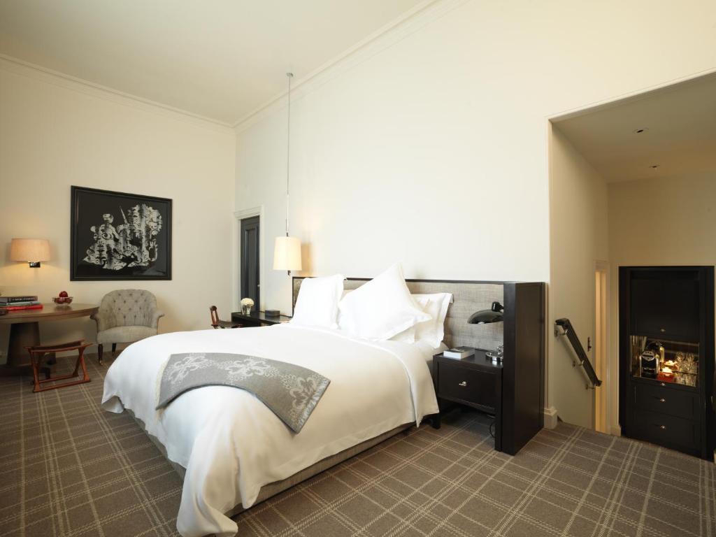 Superior Suite - Image 1