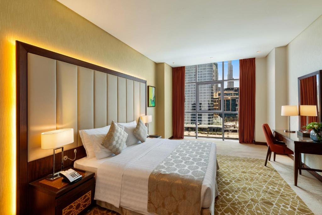 One Bedroom Apartment Burj Khalifa View - Image 1