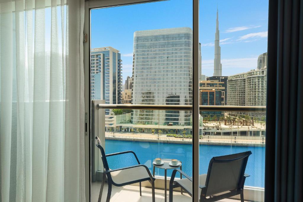 One Bedroom Apartment Burj Khalifa View - Image 3