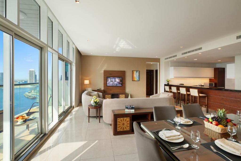 Three Bedroom Apartment Burj Khalifa View - Image 4