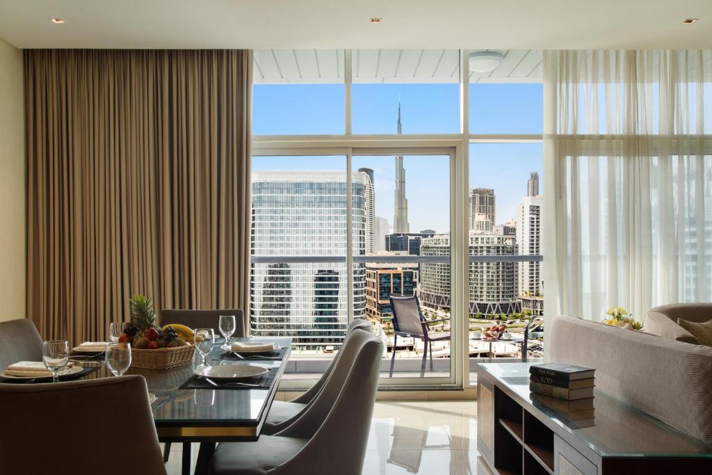 Three Bedroom Apartment Burj Khalifa View - Image 6