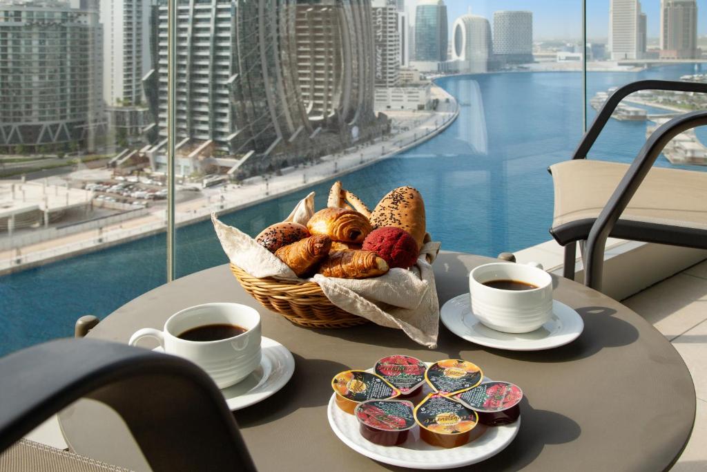 Three Bedroom Apartment Burj Khalifa View - Image 7