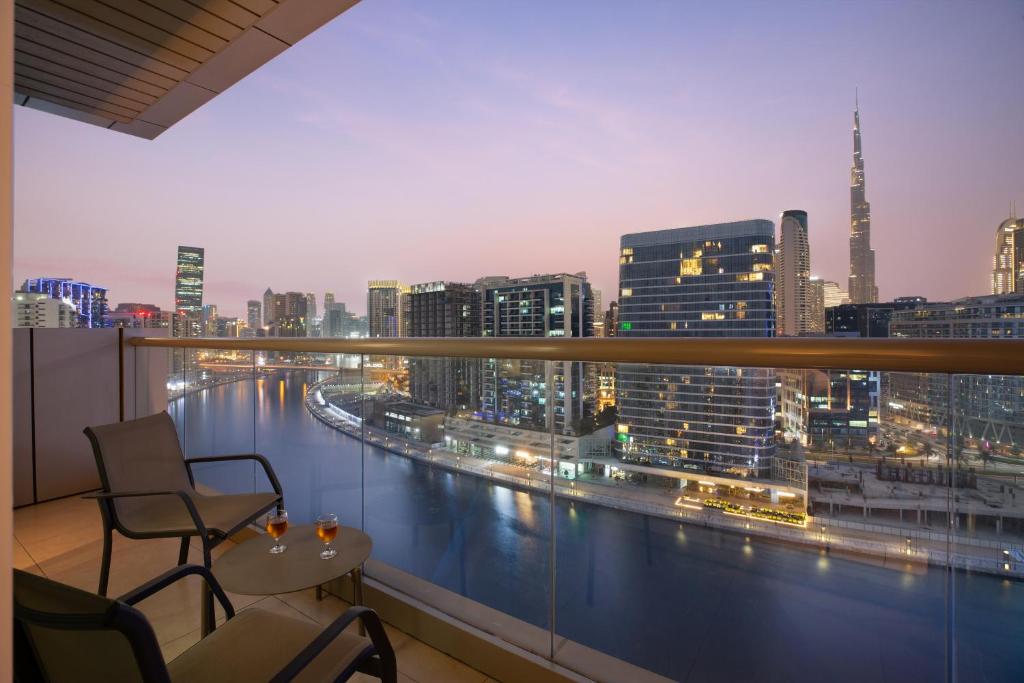 Three Bedroom Apartment Burj Khalifa View - Image 8