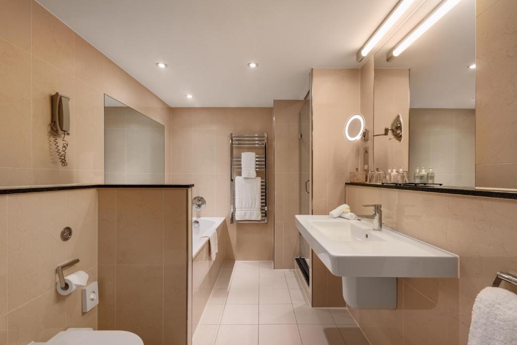 Deluxe Studio - Image 2