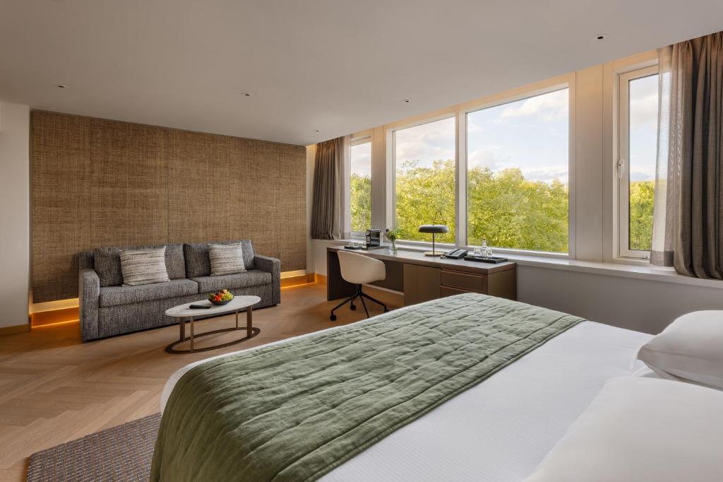 Deluxe Studio - Image 1