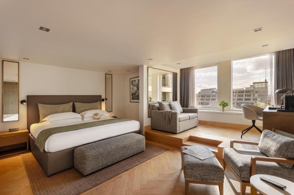 Royal Deluxe Studio - Image 1