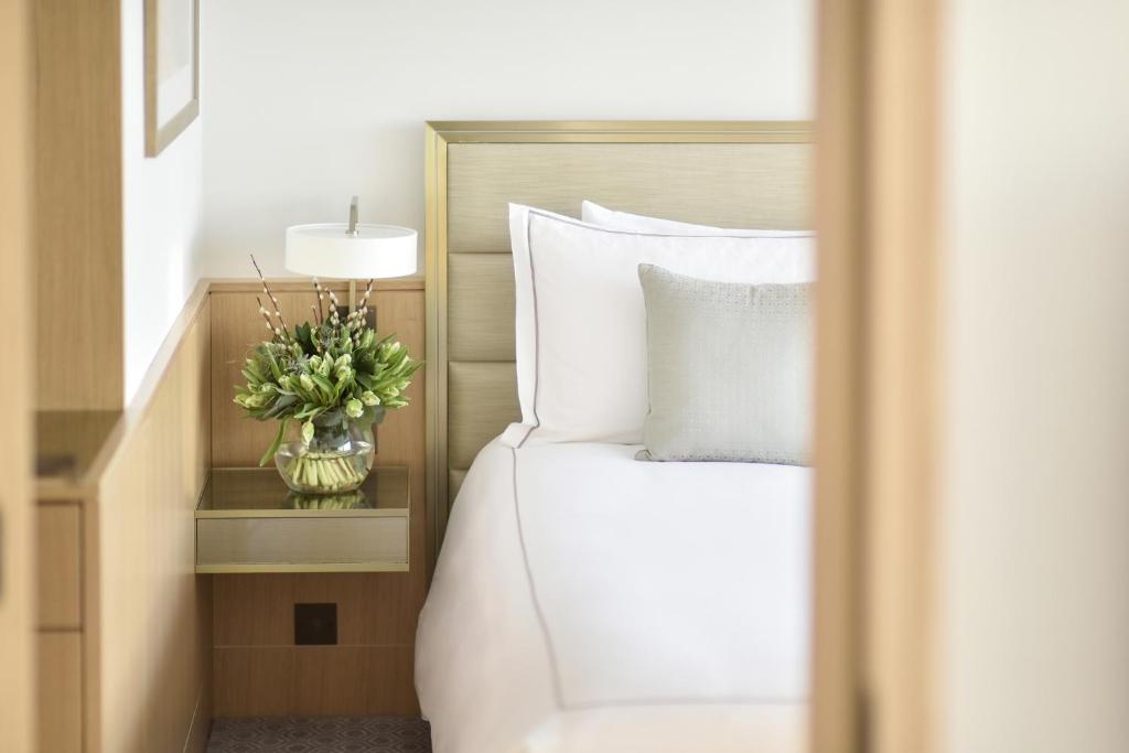Deluxe View Room - Image 3