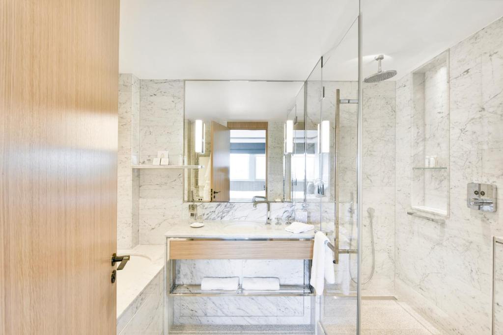 Executive Room - Image 2
