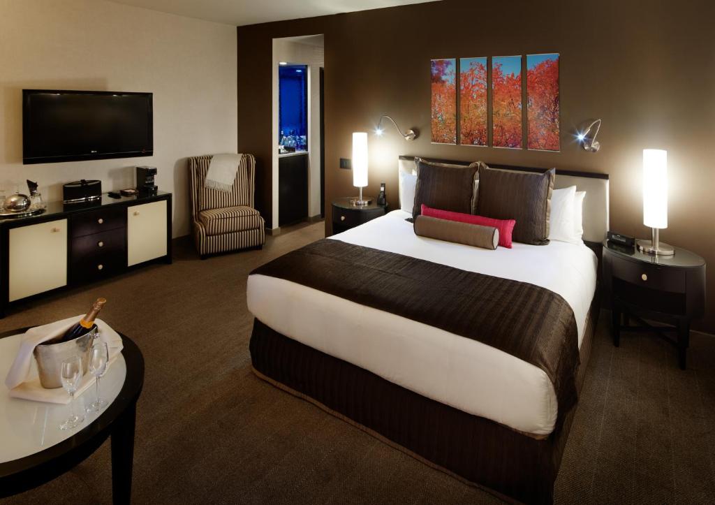 Grand Deluxe King Room - Image 3