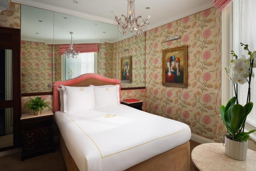 Classic Double Room - Image 8