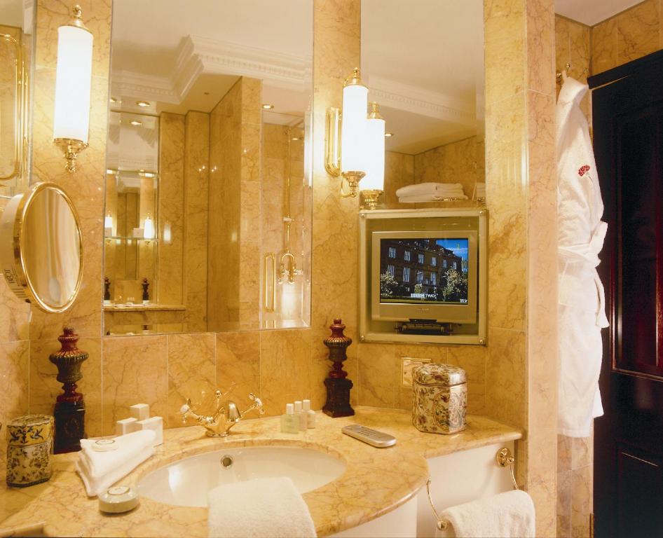 Royal Double Room - Image 3