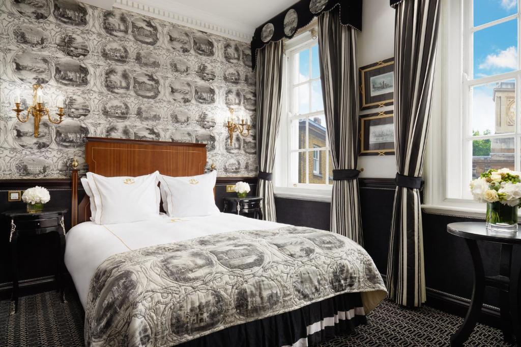 Royal Double Room - Image 4