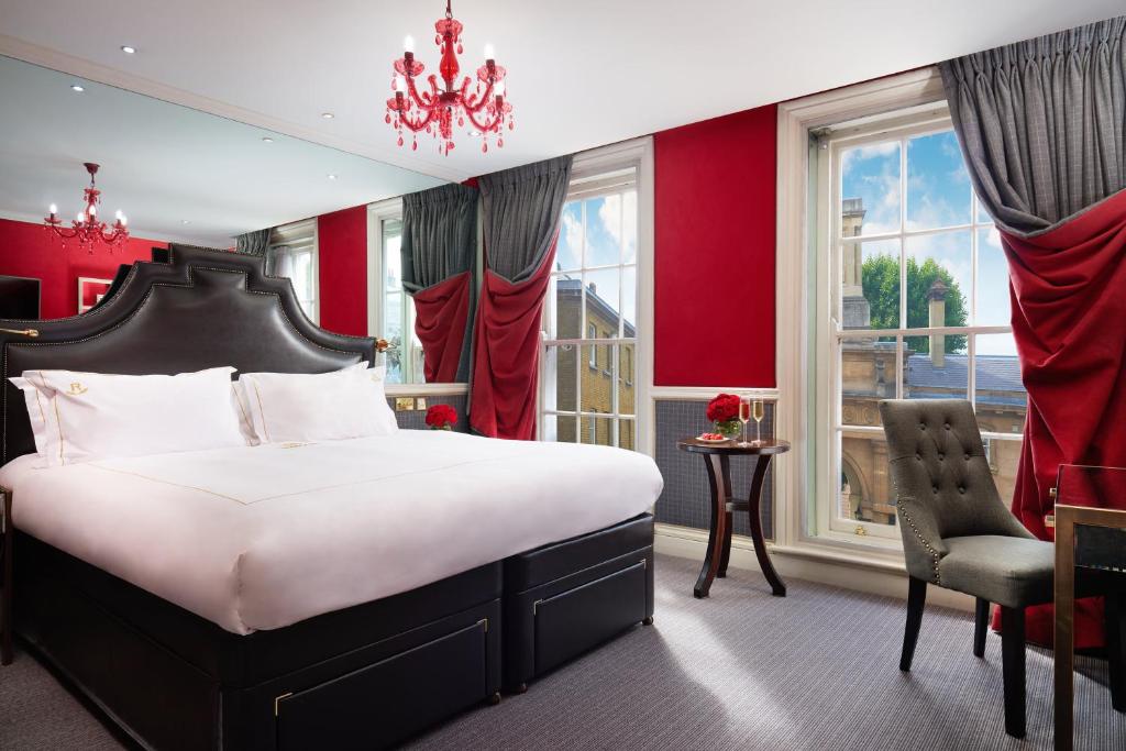 Royal Mews View King Room - Image 1