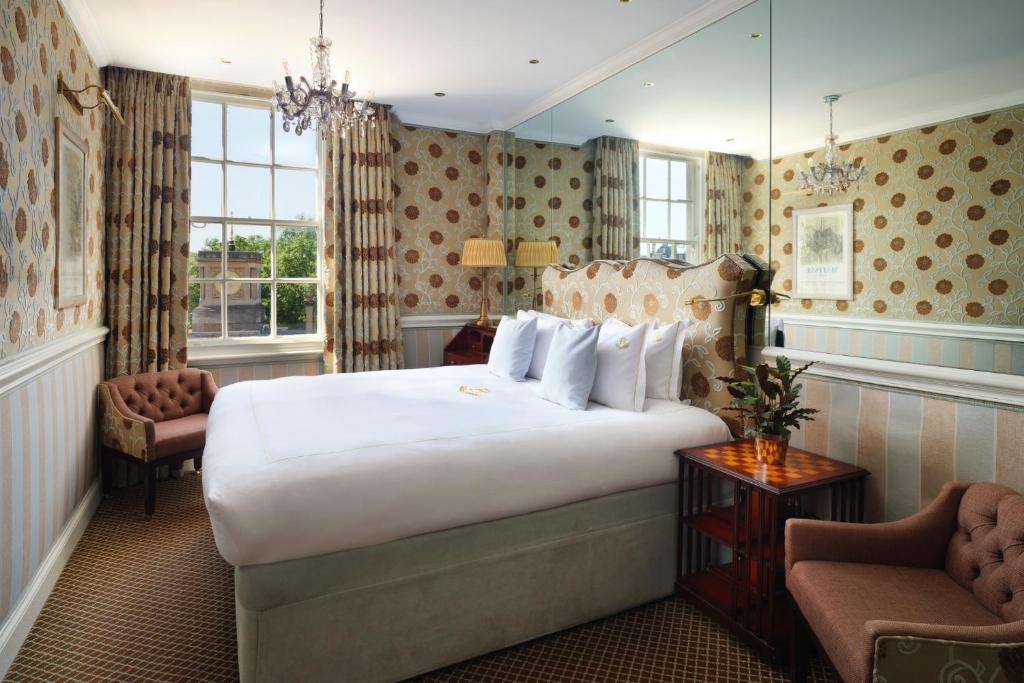 Royal Mews View King Room - Image 6