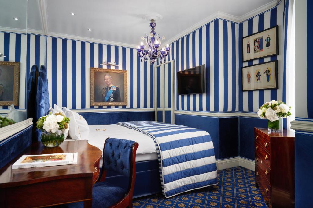 Royal Themed King Room - Image 3