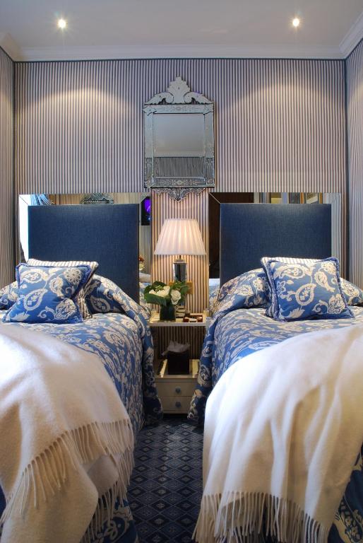 Superior Twin Room - Image 3