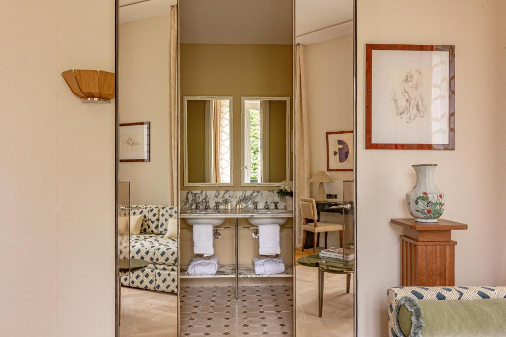 Deluxe Room - Image 5