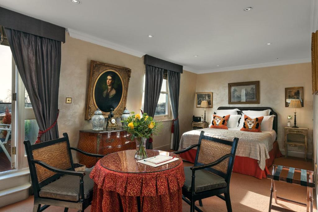 Deluxe Double Room with Balcony - Image 1