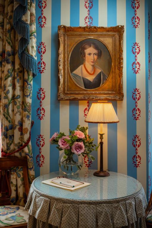 Deluxe Double Room with Balcony - Image 7