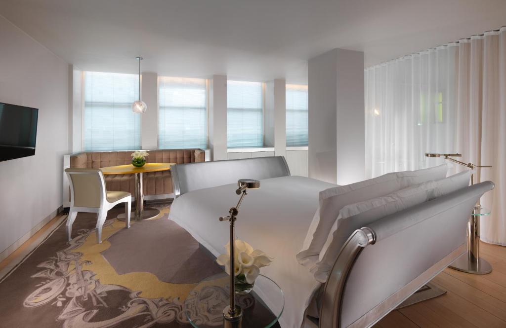 Deluxe Room - Image 2