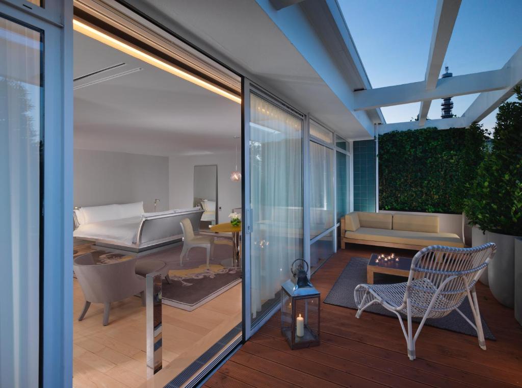 Loft Suite with Terrace - Image 4