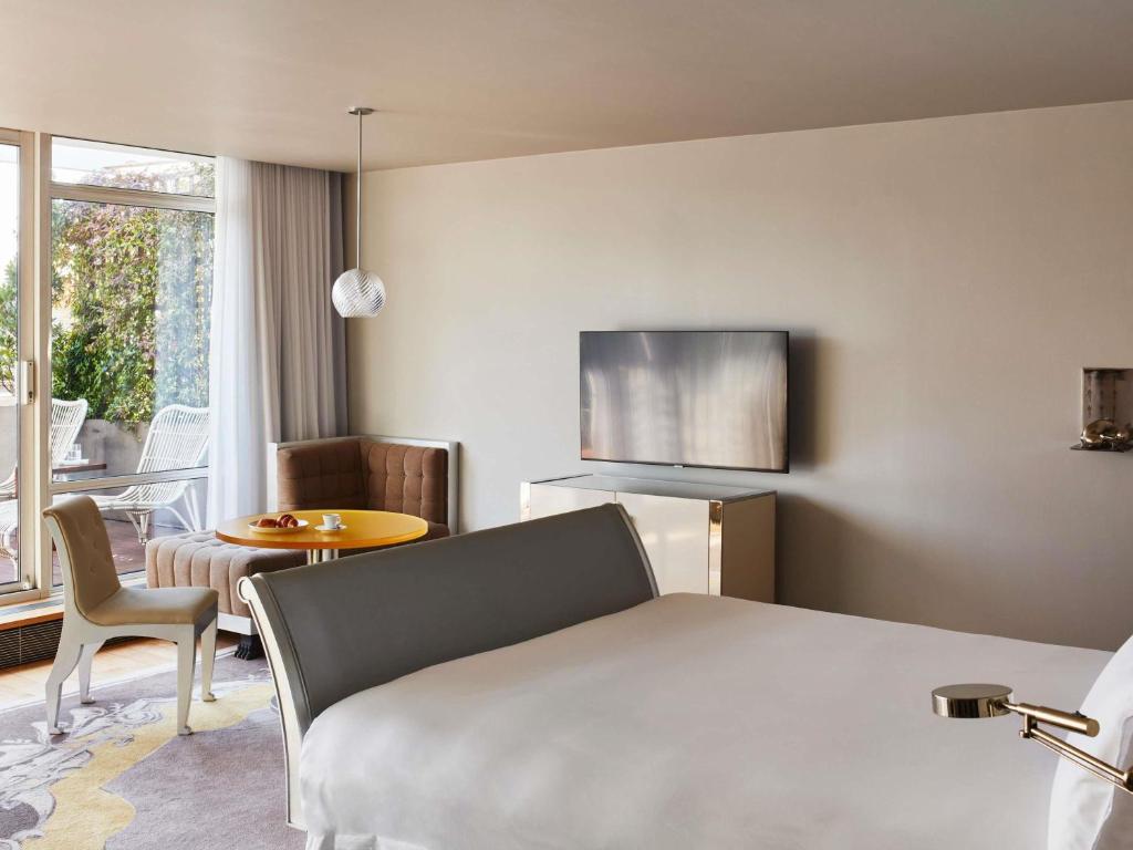 Loft Suite with Terrace - Image 9
