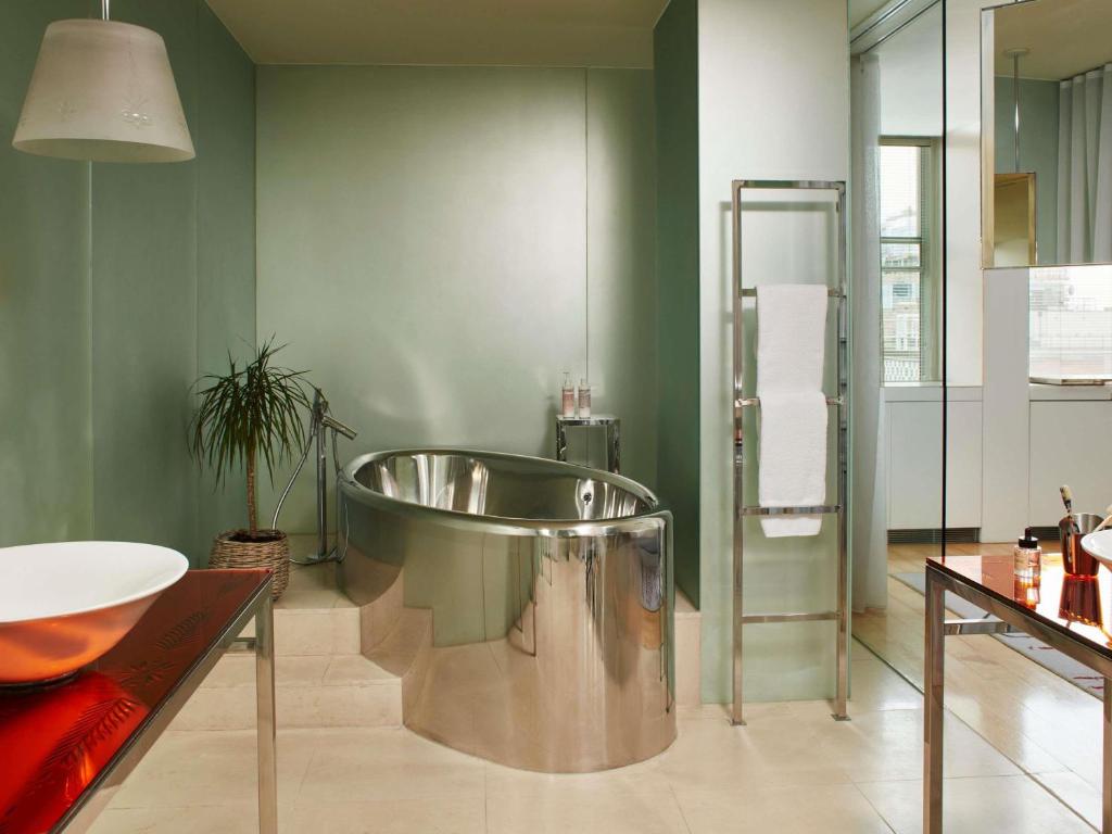 Penthouse - Image 11