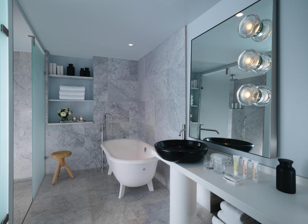One-Bedroom Suite - Image 1