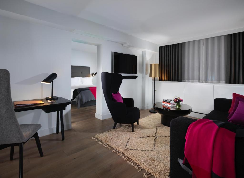 One-Bedroom Suite - Image 2