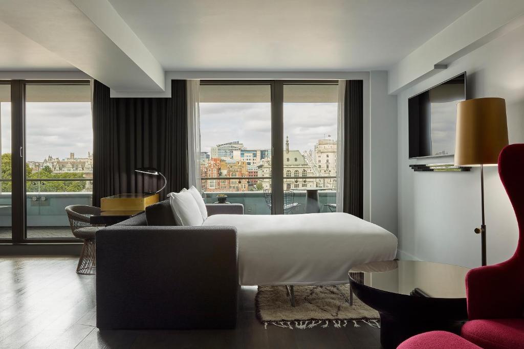 River View Balcony Suite - Image 6