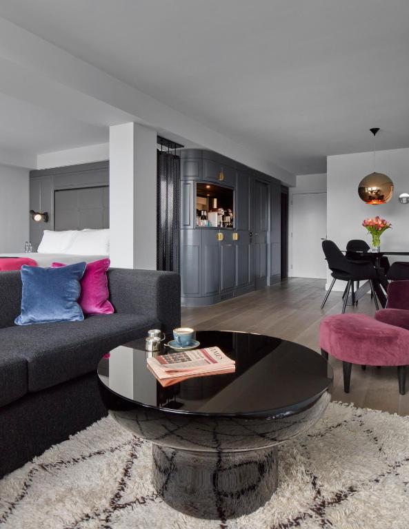 Suite with River View - Image 3