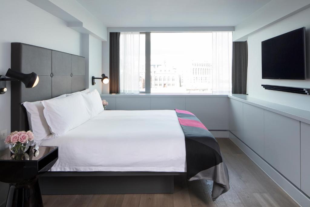 Suite with River View - Image 8