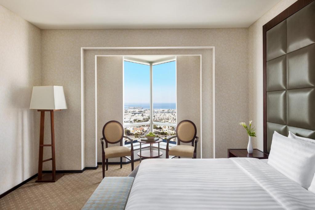 Three-Bedroom Apartment with Sea View - Image 2