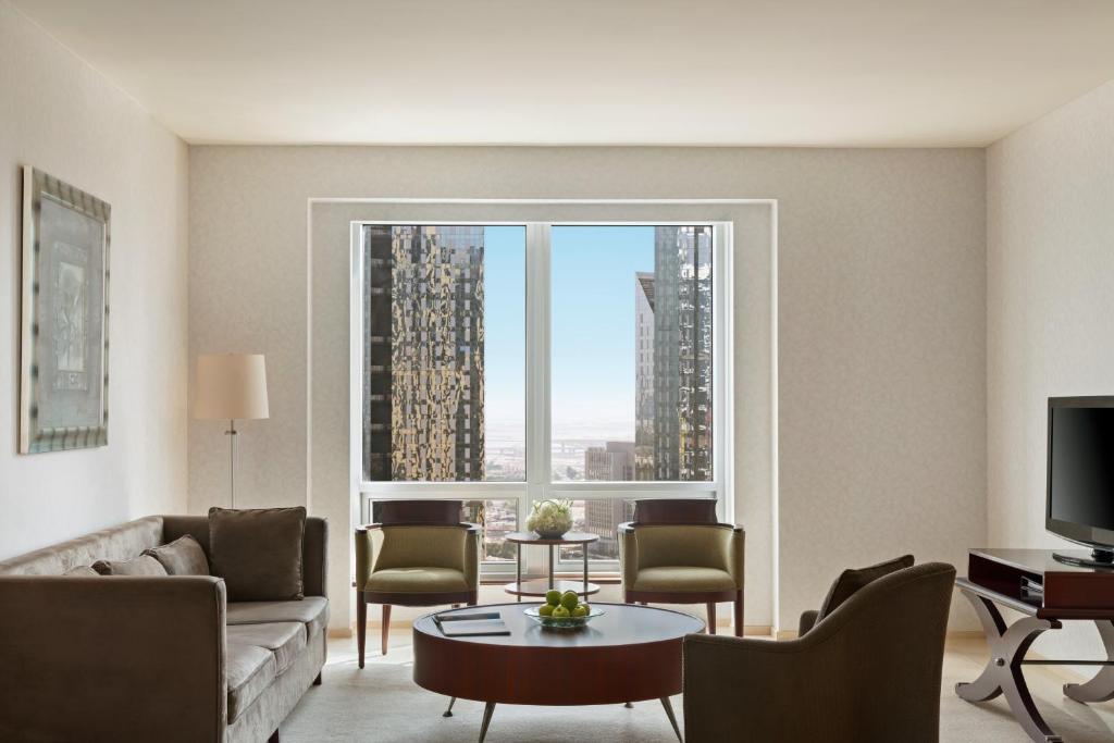 Two- Bedroom Apartment with City View - Image 1