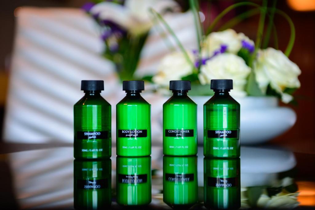 Deluxe King Room with Burj Khalifa View - Image 3