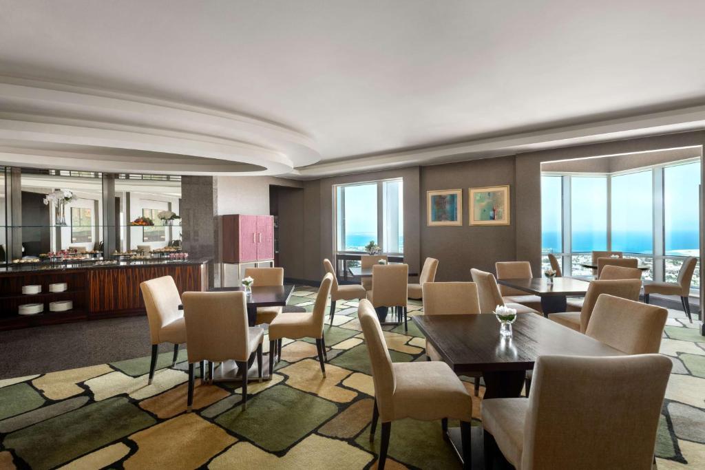 Horizon Premier Room  - Lounge Access - Image 6