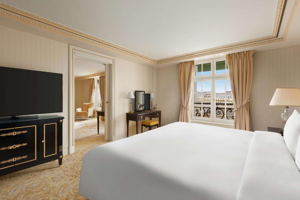 Deluxe Suite - Image 3